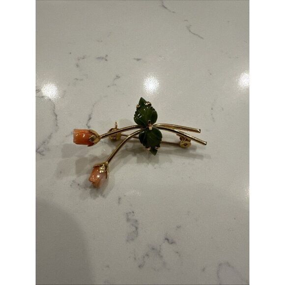 Vintage Coral Roses Green Jade Mini Leaves Gold Tone Metal Brooch Pin - Picture 2 of 6